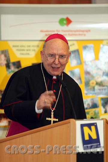 2009.11.29_14.48.16.jpg - Familienbischof DDr. Klaus Kng sprach ber die Familie als Sttze der Kirche - und umgekehrt.