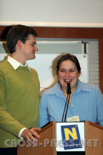 2009.11.29_15.28.22.jpg - Matthias und Maria Trunk mit Anregungen zum Umgang mit "Streit und Vershnung in der Ehe".  Sie haben einen kleinen Sohn und erwarten Zwillinge.