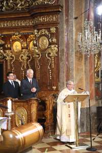 AmtsEinführung des St.Pöltner Bischof A.Schwarz Ordinariatskanzler Gottfried Auer liest die Ernennungsurkunde vor.