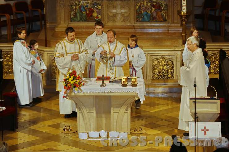 2014.11.23_17.34.37.jpg - Inzensieren des Altars