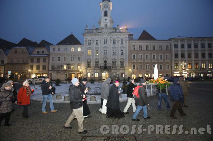 2017.02.02_17.23.13.JPG - Über den Stadtplatz zur Marienkirche ...