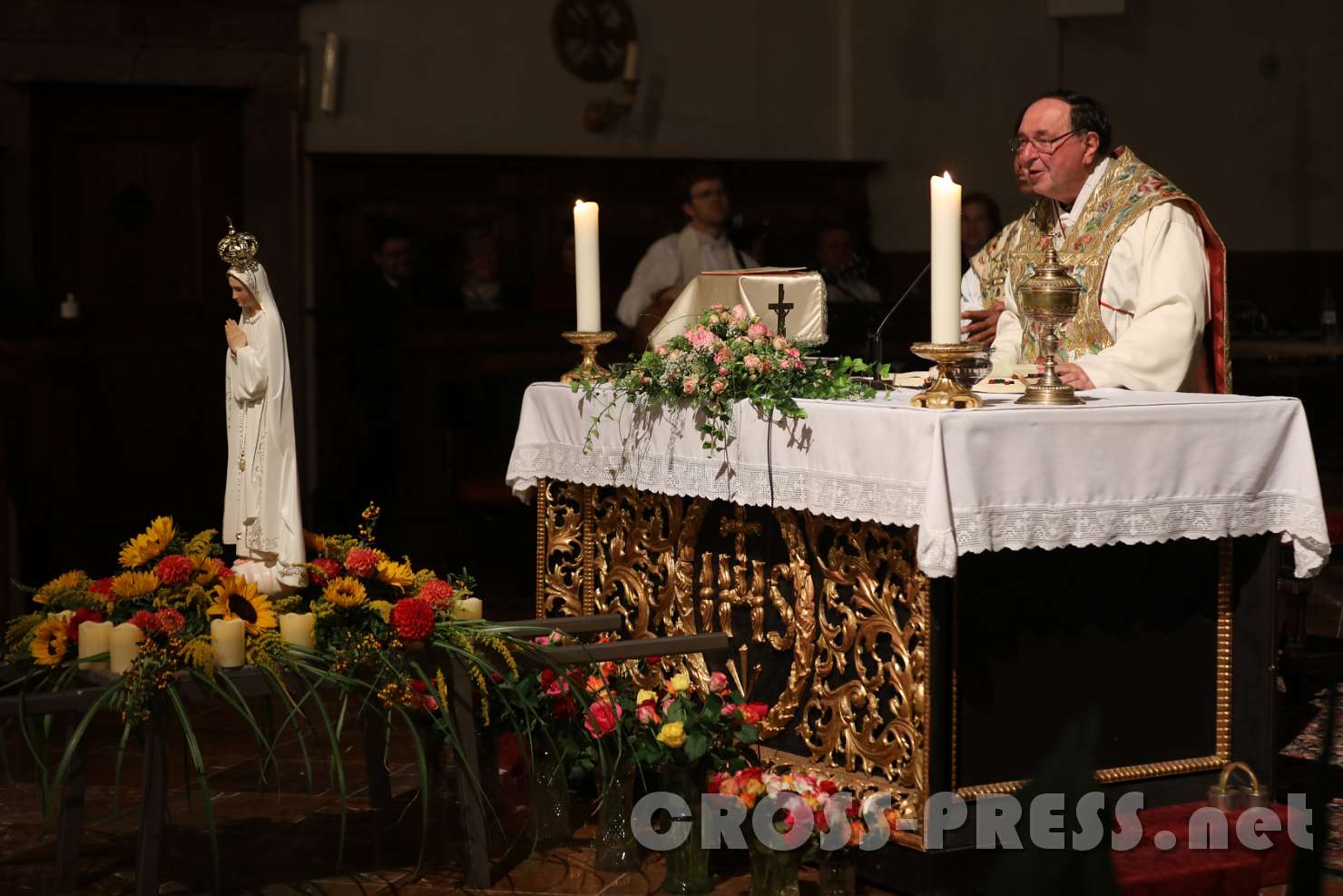 2017.09.08_20.26.09_02.jpg - P.Bernhard Vošicky und die Fatima-Madonna.  :)