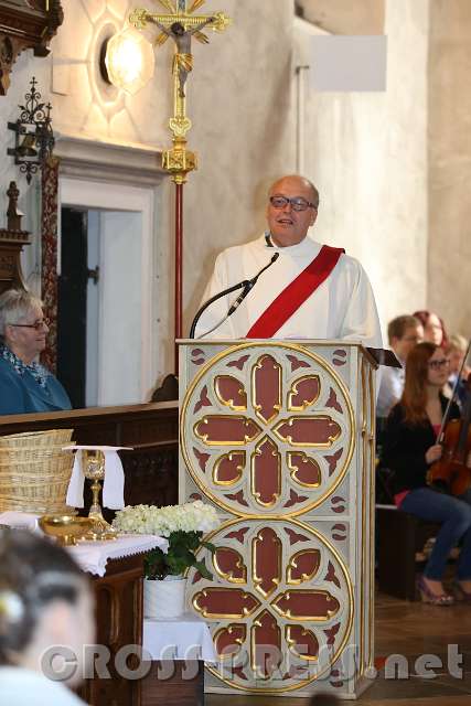 2015.05.31_09.13.22_00.JPG - Diakon Muhr bedankt sich bei den Verantwortlichen für die Firmvorbereitung.