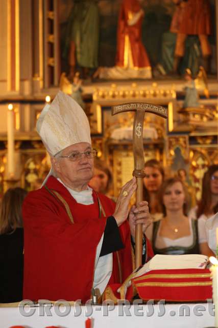 2015.05.31_10.47.35.JPG - Altabt Johannes Gartner erteilt den Abschluss-Segen.