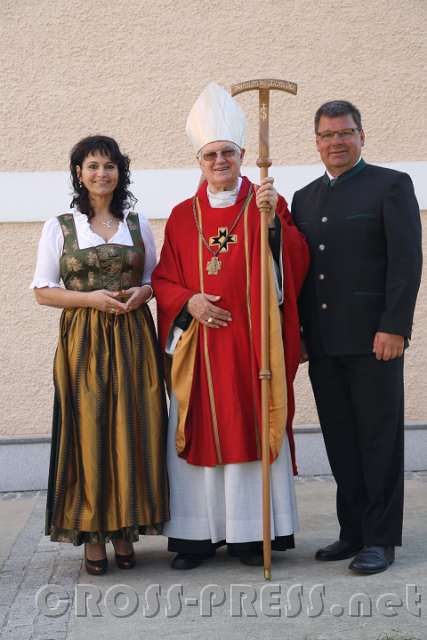 2015.05.31_11.17.14.JPG - Altabt Gartner mit Weistracher Bürgermeister Erwin Pittersberger und seiner Gatttin.