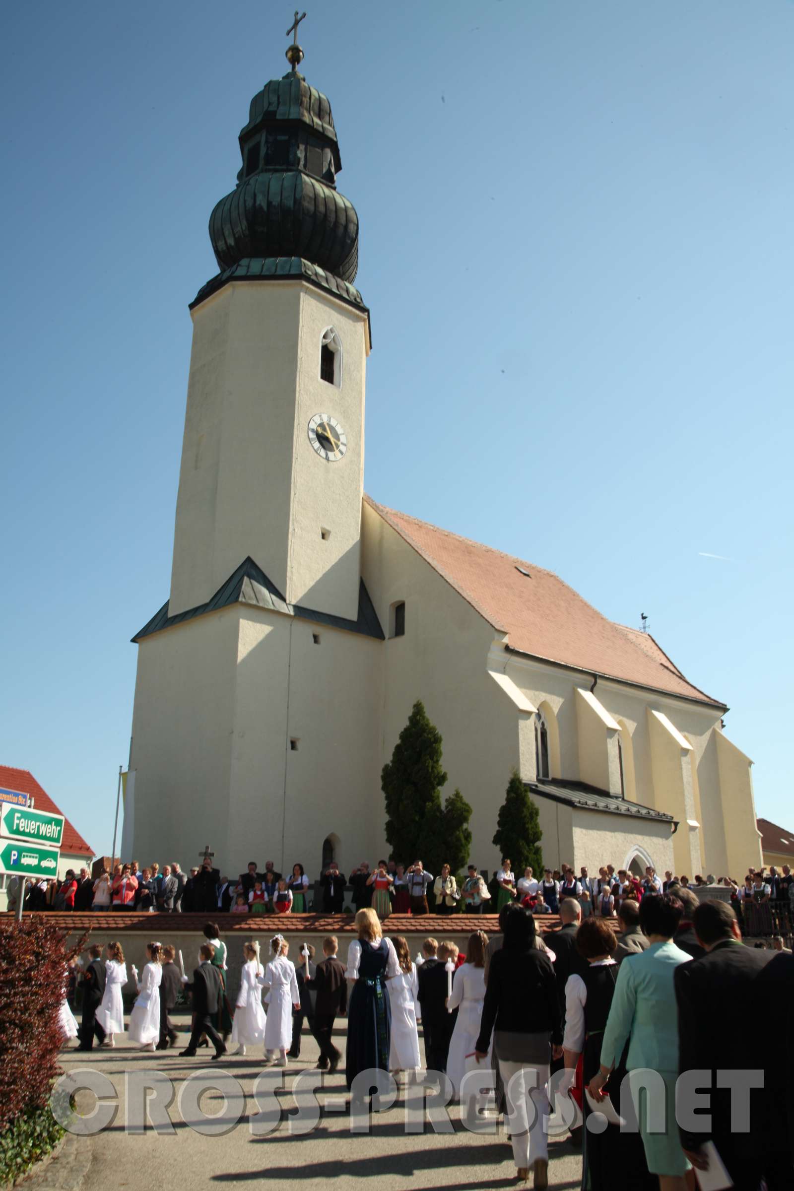 2013.05.09_09.24.41.jpg - Festzug zur Kirche