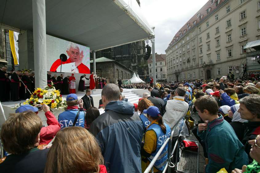 'Auf Christus schauen', Papstbesuch in Österreich 2007 Nach dem Angelusgebet der Segen 'Vindobonae et Austriae'. :)