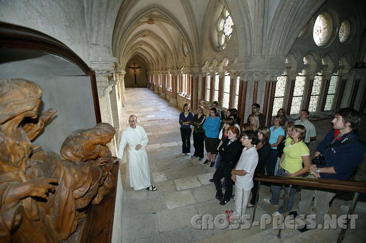 2008.07.05_08.41.32.JPG - Fhrung durch Stift Heiligenkreuz mit Fr. Coelestin