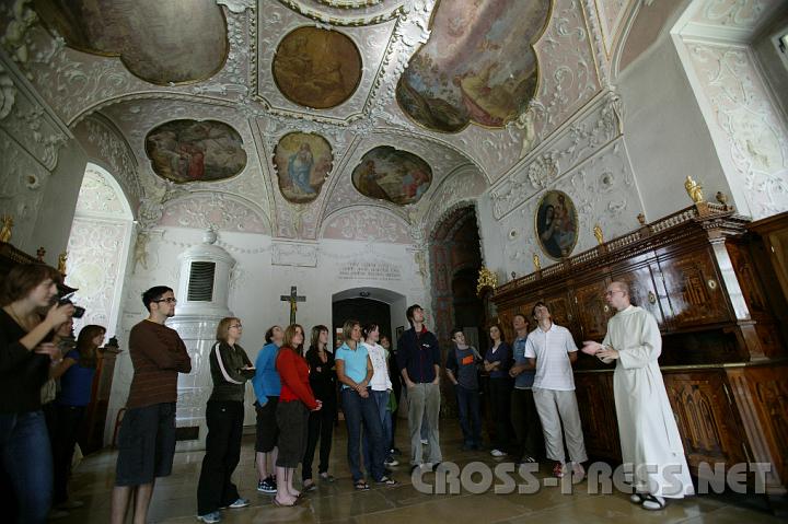 2008.07.05_09.10.05.JPG - Fhrung durch Stift Heiligenkreuz mit Fr. Coelestin
