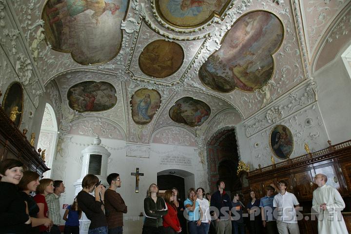2008.07.05_09.10.51.JPG - Fhrung durch Stift Heiligenkreuz mit Fr. Coelestin