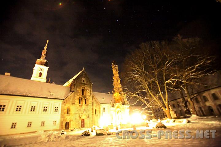 2009.02.17_23.15.18_01.jpg - Sternenhimmel über dem Heiligenkreuzer Stiftshof.