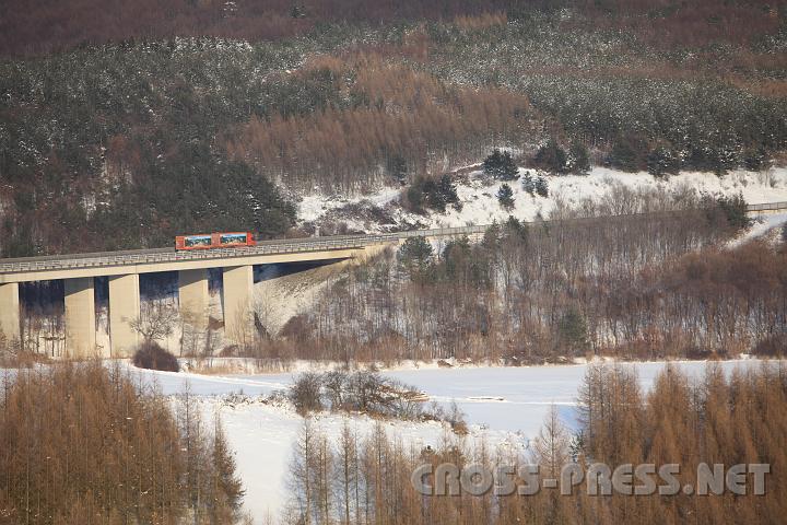 2009.02.19_16.22.55.JPG - Heiligenkreuz ist ber die Autobahn leicht erreichbar, die aber zum Glck  weit genug entfernt  ist, um die klsterliche Ruhe nicht zu stren.