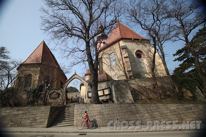 2009.04.06_10.22.32.jpg - Pfarre Wrflach, Bezirk Neunkirchenlinks:"Kleine Kirche" oder "Herz-Jesu-Kirche"