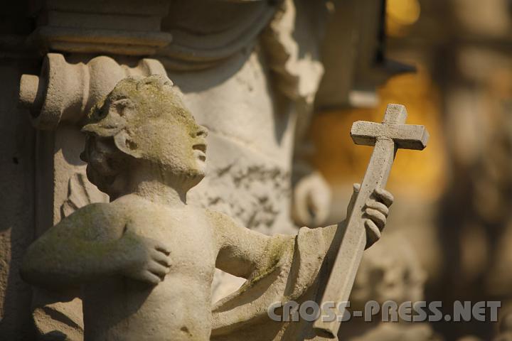 2009.04.09_11.28.59.jpg - Brunnen im Stiftshof