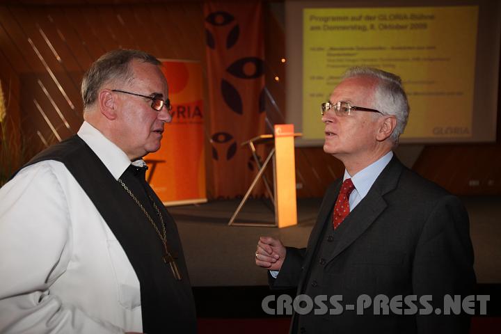 2009.10.08_16.02.04.jpg - Der Heiligenkreuzer Abt Gregor Henckel-Donnersmarck mit Dr. Paul Schulmeister vor dessen Vortrag "Adam, wo bist du?" Das europische Menschenbild und die Revolution vor zwanzig Jahren.