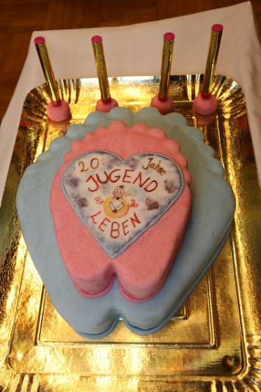 20 Jahre "Jugend f�r das Leben" Baby-F��chen als Geburtstagstorte :)