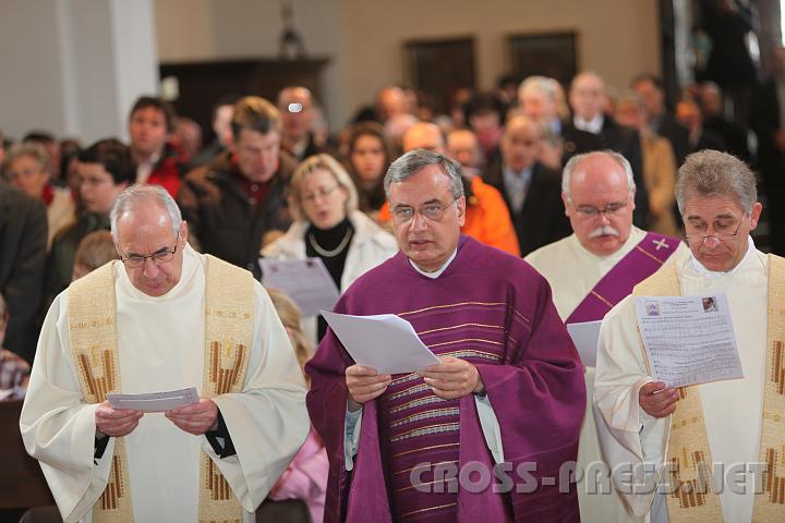 2010.02.28_11.49.41.jpg - P.Theo Breitinger, Provinzial der Schnstatt Patres, P.Werner Kuller, der bisherige und P.Felix Strssle, der neue geistliche Leiter von Schnstatt sterreich.