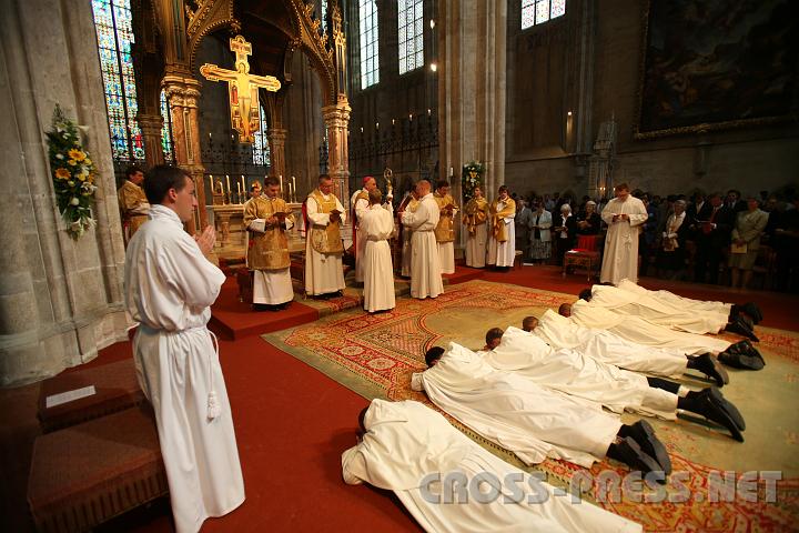 2010.08.15_16.14.43.jpg - Prostration als Zeichen der Demut und des Gehorsams gegenber Gott.
