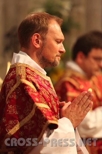 2010.08.16_15.27.10.jpg - Markus Michael Riccabona ist ein "Profi" Diakon, sprich ein Diakon, der sein Amt stndig ausbt und nicht als bergang zum Priesteramt, wie die Diakone, die hier geweiht wurden.