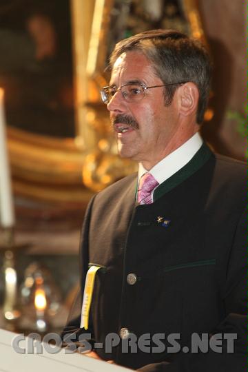 2010.09.12_13.17.25.jpg - Generaldirektor Erwin Hameseder von der Raiffeisen-Holding NÖ-Wien, der auch Obmann des Vereins zur Erhaltung der Basilika war. Auch ihm wurde die Restaurierung sehr bald zur Herzensangelegenheit.
