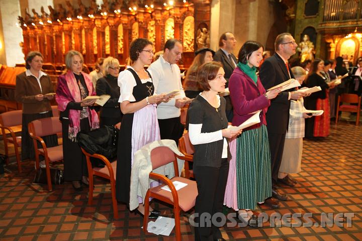 2010.09.25_09.33.30.jpg - Diese Menschen stehen bereit, "Christwillige" auf ihrem Weg zur Taufe ehrenamtlich zu begleiten.   Dafr haben sie keine Mhe gescheut und nebenberflich eine 2-jhrige Ausbildung absolviert.