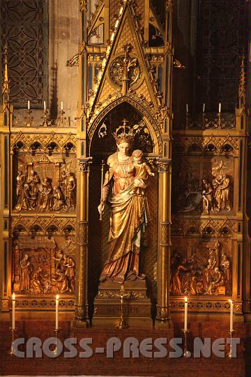 2010.11.15_20.19.40.jpg - Einer der schnsten Altre in Heiligenkreuz ist Marienaltar.