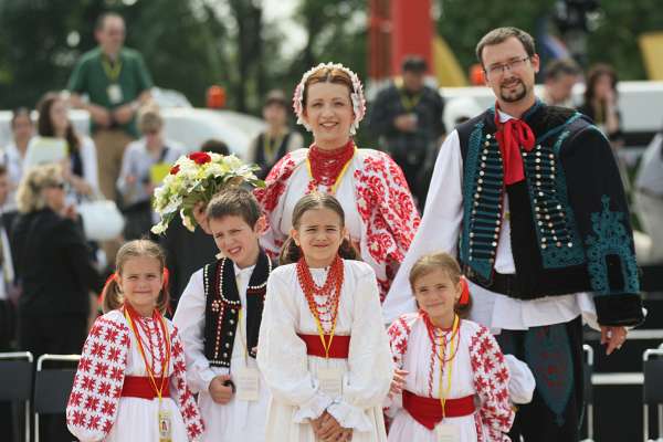 Papa Benedikt XVI. danas dolazi u Hrvatsku Zagreb, 4.6.2011 - Papa Benedikt XVI. dolazi danas u Hrvatsku, u svoj prvi apostolski pohod našoj zemlji, tijekom kojega će se, pod geslom "Zajedno u Kristu"...