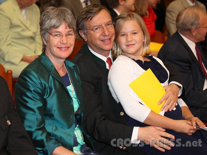 2011.06.19_15.53.35.jpg - Familie Waldstein reiste aus den USA zur Priesterweihe ihres Sohnes Thomas, der jetzt Pater Edmund heißt.