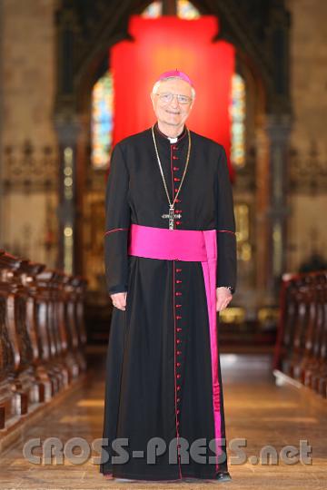 2012.04.05_15.01.11.jpg - Bischof Msgr. Christian Werner, hier in der Abteikirche, war zu Besuch im Stift und nahm an den Liturgien teil.