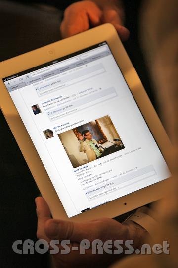 2012.04.28_08.49.47.jpg - Von der Tagung wurde live ins Facebook gepostet und darüber getwittert. :)