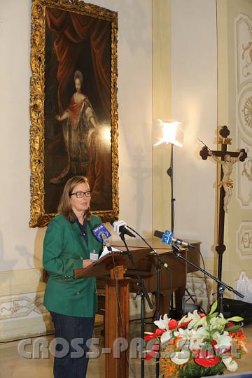 2012.04.28_09.20.19.jpg - Die Schweizer PR-Beraterin Marie Christine Schindler bei ihrem Vortrag "Chancen von Social Media für die Kirche 2.0".