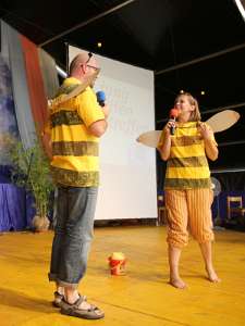 JungFamilienTreffen 2012 Von Teilnehmern zu Entertainern: Wolfgang Linhart und seine Frau Birgit als Willi und Maja 