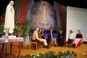 JungFamilienTreffen 2012 Plenum der Referenten mit Familienbischof DDr. Klaus Küng, moderiert vom Wiener Diözesanpressesprecher Dr. Michael Prüller unter der Patronanz von Jesus und...