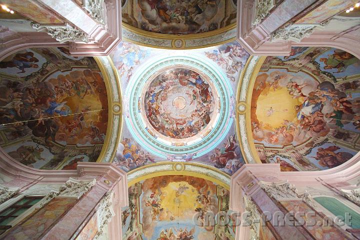 2012.07.19_09.50.56.jpg - Blick "in den Himmel" in der wunderschönen Pfarrkirche von Pöllau.