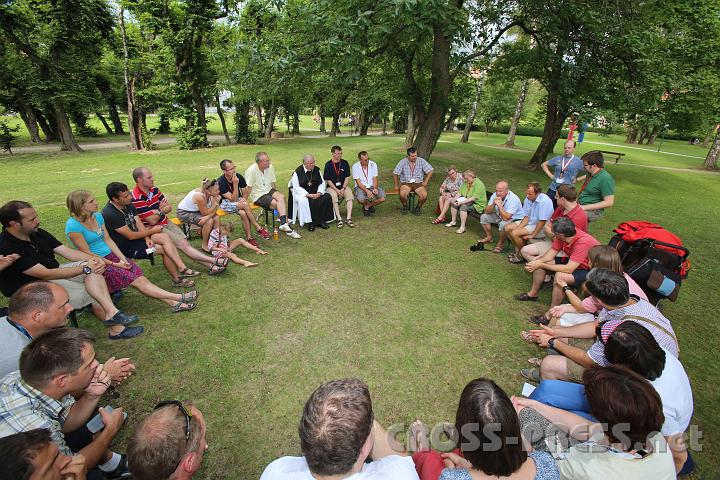 2012.07.19_16.44.00.jpg - Beim Workshop von Altabt Gregor Henckel Donnersmarck ging es um "Die christliche Familie in der Wirtschaftskrise".