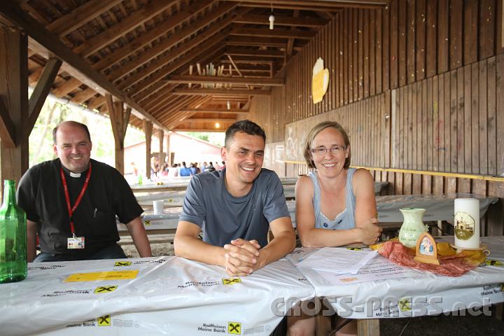 2012.07.19_16.58.24.jpg - Workshop "Ablösen und Loslassen - Das Miteinander der Generationen", geleitet von den Schönstättern Angelika und Hannes Hirzberger. Links: Bischofsvikar Helmut Prader.