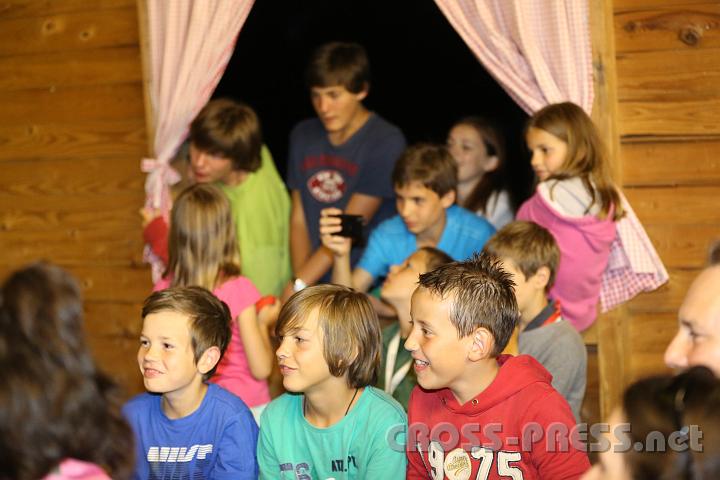 2012.07.19_21.17.28.jpg - Bei so einem großen Fest dürfen auch die Kinder etwas länger aufbleiben.  :)