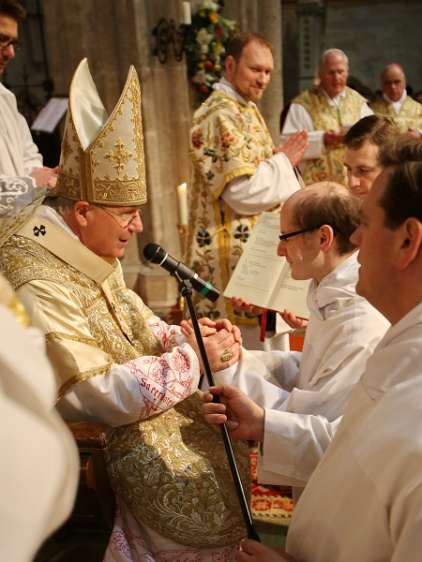 PriesterWeihe P.Johannes Paul und DiakonWeihe P.Kilian S.E. Christoph Kardinal Schönborn erteilt Fr.Kilian Müller das Weihesakrament auf der Stufe des Diakonats.