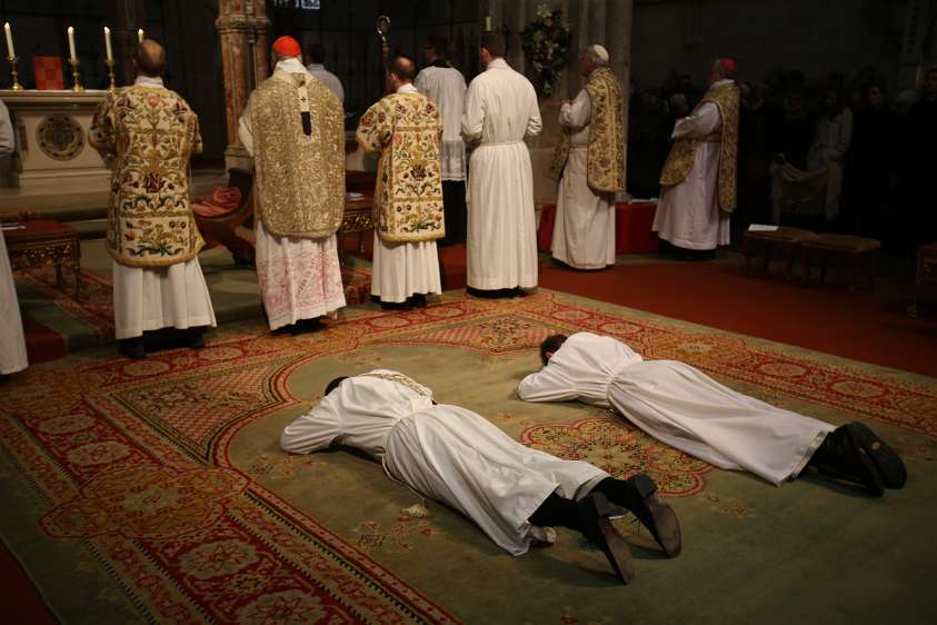 PriesterWeihe P.Johannes Paul und DiakonWeihe P.Kilian Unter Prostratio, auch Prostration oder Prosternation (lat. "Niederwerfen") versteht man in der katholischen, der anglikanischen und der orthodoxen Liturgie das...