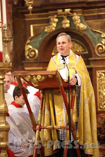 2013.04.14_11.32.07.jpg - In seiner sehr persönliche Predigt erzählte P. Felix Selden CO, Präpositus des Wiener Oratoriums und langjähriger Seelsorger des Neupriesters und seiner Familie, einige Anekdoten aus der Jugend von Jacob Chavanne.