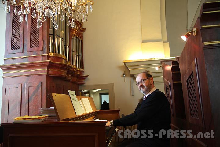 2013.04.14_12.55.26.jpg - Der Organist