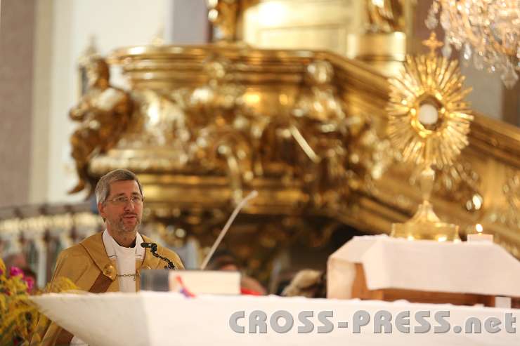 2013.09.21_15.35.27.jpg - "Im Kreuz war nur die Gottheit verborgen,hier aber ist zugleich auch die Menschheit verborgen.Indem ich beides glaube und bekenne,erbitte ich, worum voll Reue der Schächer bat."