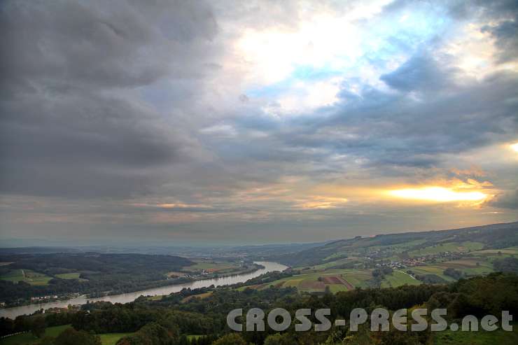 2013.09.21_18.21.59.jpg - Blick vom Taferlberg auf das Donautal.