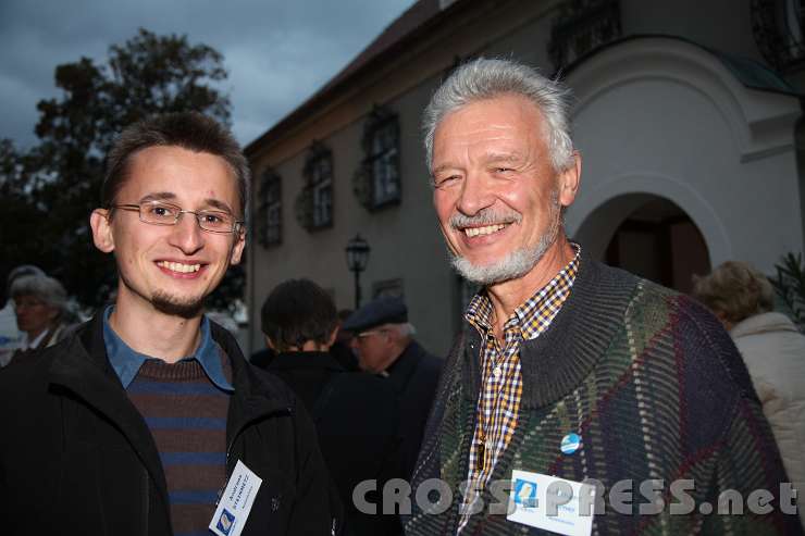 2013.09.21_18.46.34.jpg - Andreas Steinmetz und Reinhard Turner sind bei Übertragungen mit den Mobilstudios für die Aufnahmetechnik zuständig.