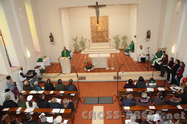 2014.01.18_12.03.58.jpg - Die Messe wurde - ebenso wie die beiden Teile des Vortrages von Msgr. Dr. Leo Maasburg - auf Radio Maria live gesendet.