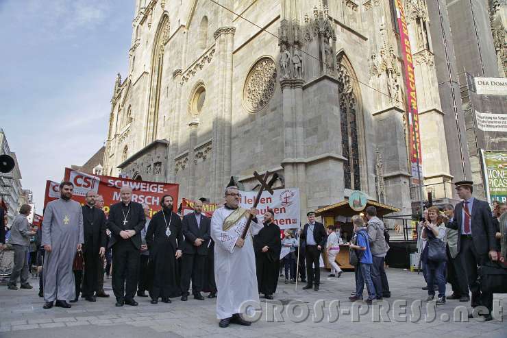 2015.05.29_17.33.34.JPG - Vom Stephansplatz ging der Marsch über den Graben zur Augustinerkirche.