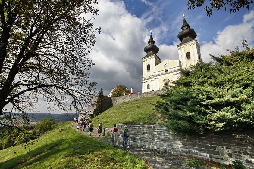 Radio Maria Austria - 17. JahresWallfahrt Die Fußwallfahrer erreichen die Basilika.