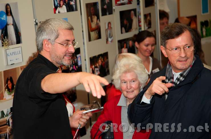 2015.12.08_16.05.15.jpg - Andreas Schätzle und Pfarrer Clemens Abrahamovicz