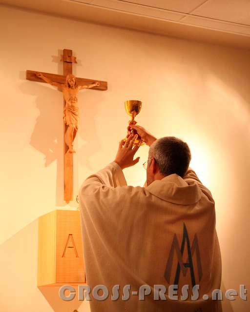 2015.12.08_19.05.58.r.jpg - Heilige Messe in der Studiokapelle.