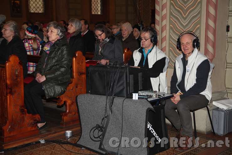 2016.02.14_16.15.44.JPG - Peter Berghammer und Bernhard Grimm übertragen Rosenkranzgebet und hl. Messe aus der Herz Jesu-Kirche.